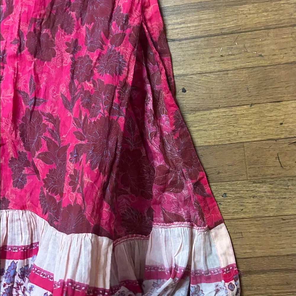 People Are Wearing Dresses With Jeans - Picture 10 of 11